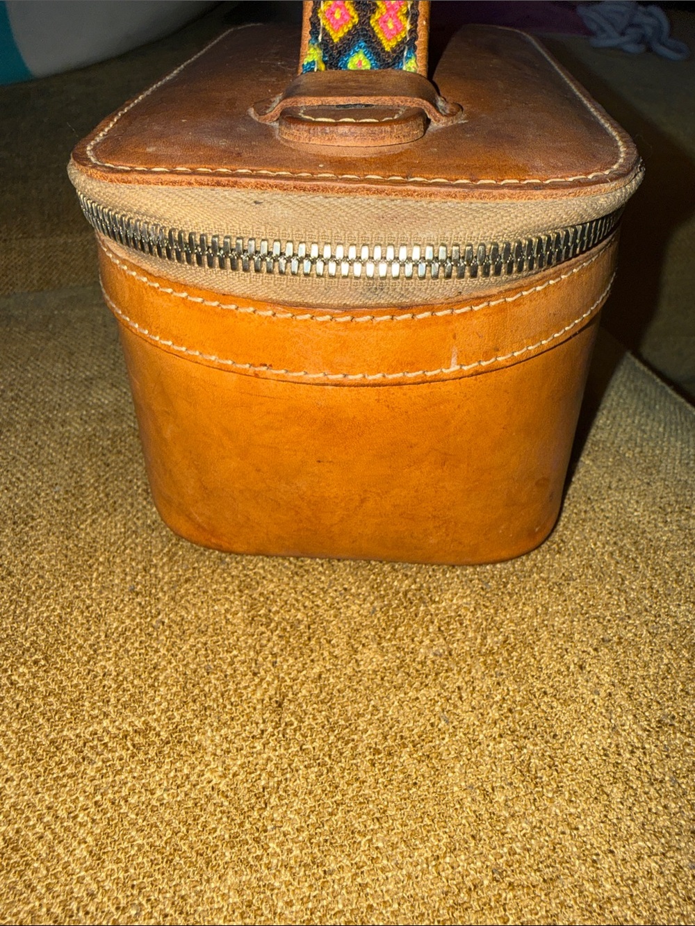 Consuela Diego Small Traincase with Colorful Handle - Picture 5 of 8
